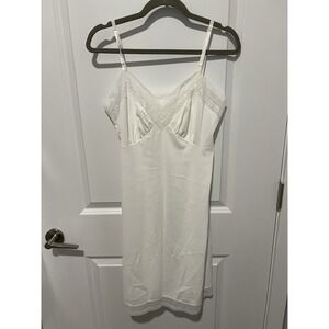 Vintage Hollywood Vassarette Munsingwear Full Slip White 100% Nylon Sz Small 36